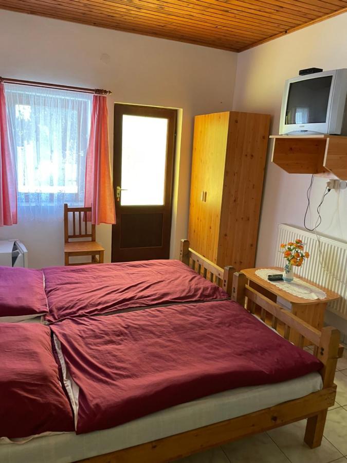 Ferienwohnung Zsuzsa Apartman Poroszló Exterior foto