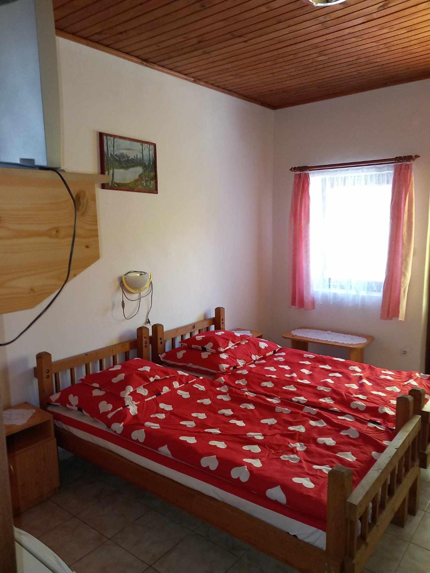 Ferienwohnung Zsuzsa Apartman Poroszló Exterior foto